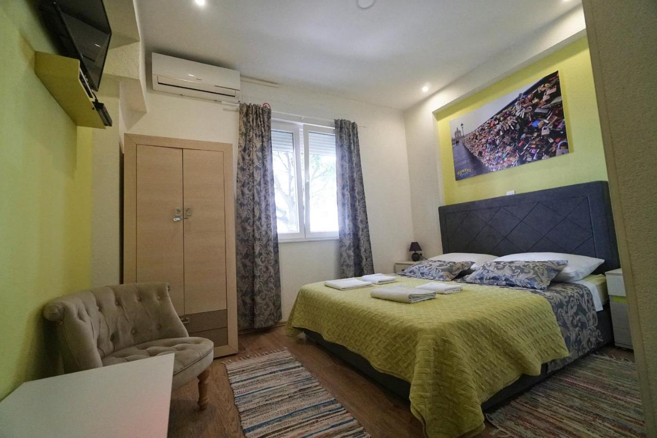 Oasis hostel Split Buitenkant foto